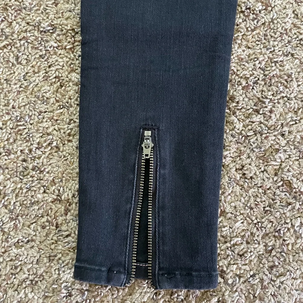 Roxy Black Skinny Jeans with Zipper ankles - Picture 7 of 11